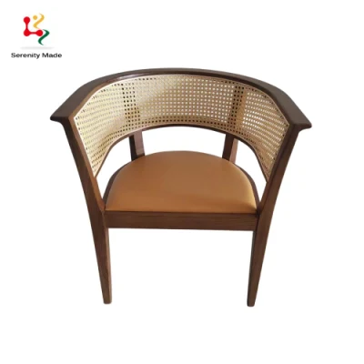 Estrutura de madeira de estilo clássico com assento de PU e cadeira de braço de restaurante com encosto de vime